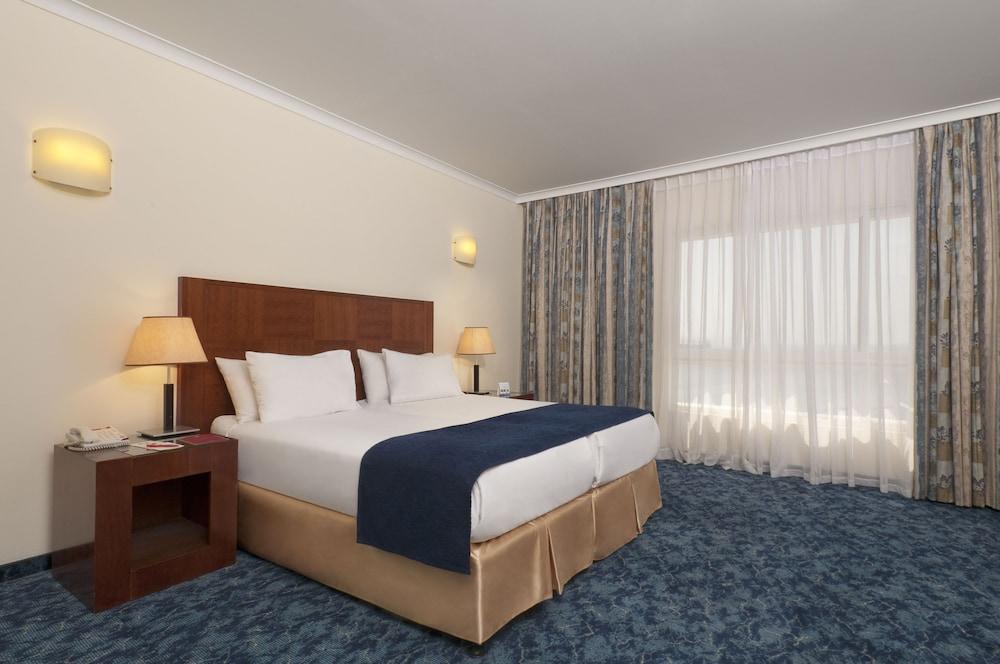 Leonardo Plaza 4*