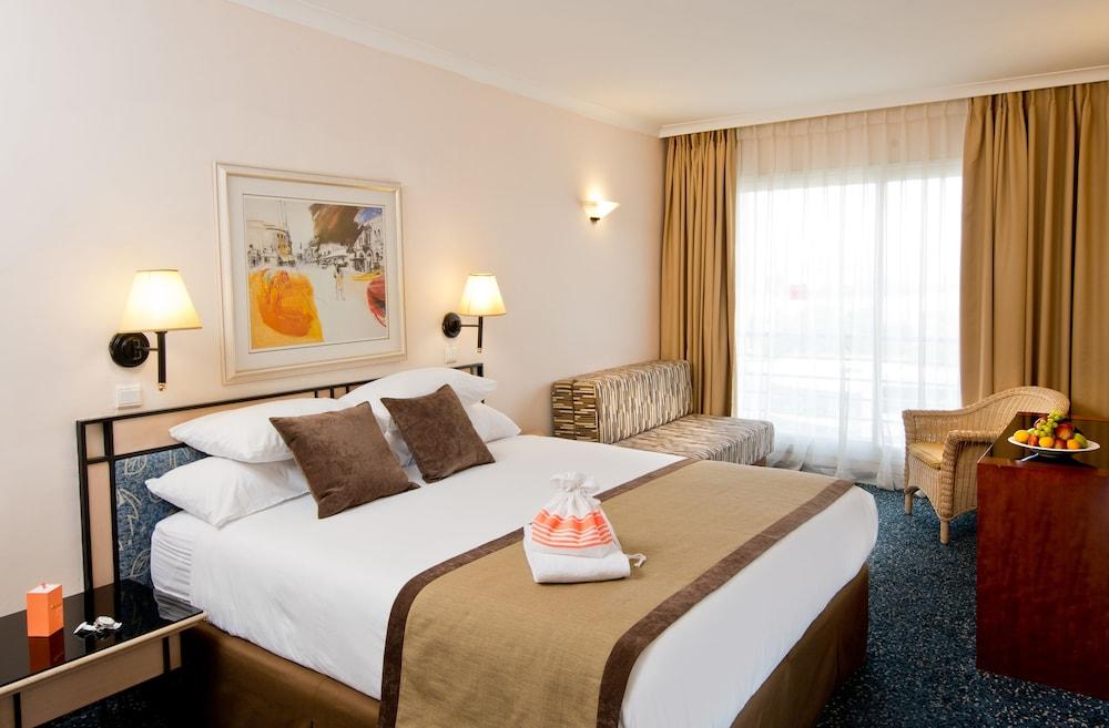 Leonardo Plaza 4*